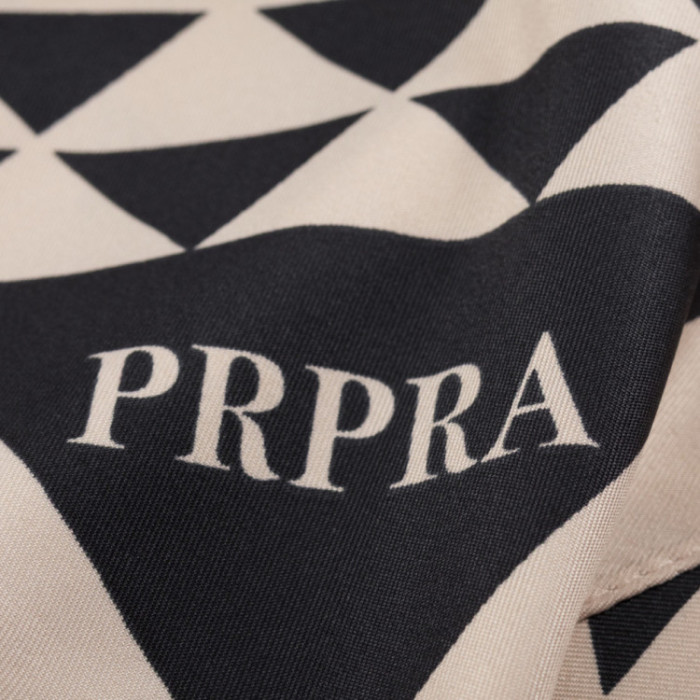 Хустка АТЛАС 90*90 Трикутники PRPRA градієнт беж/чорний