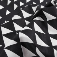 Хустка АТЛАС 90*90 Трикутники PRPRA градієнт чорний/білий